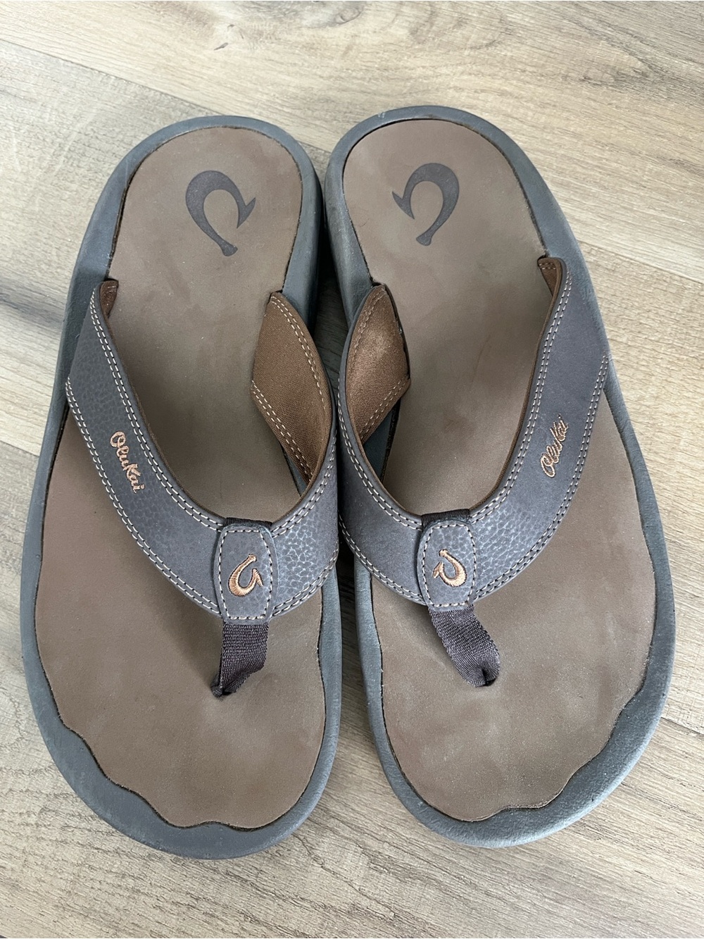 Olukai Men’s Brown Ohana Thong Sandals Coastal Beach Hawaii Resortwear Travel